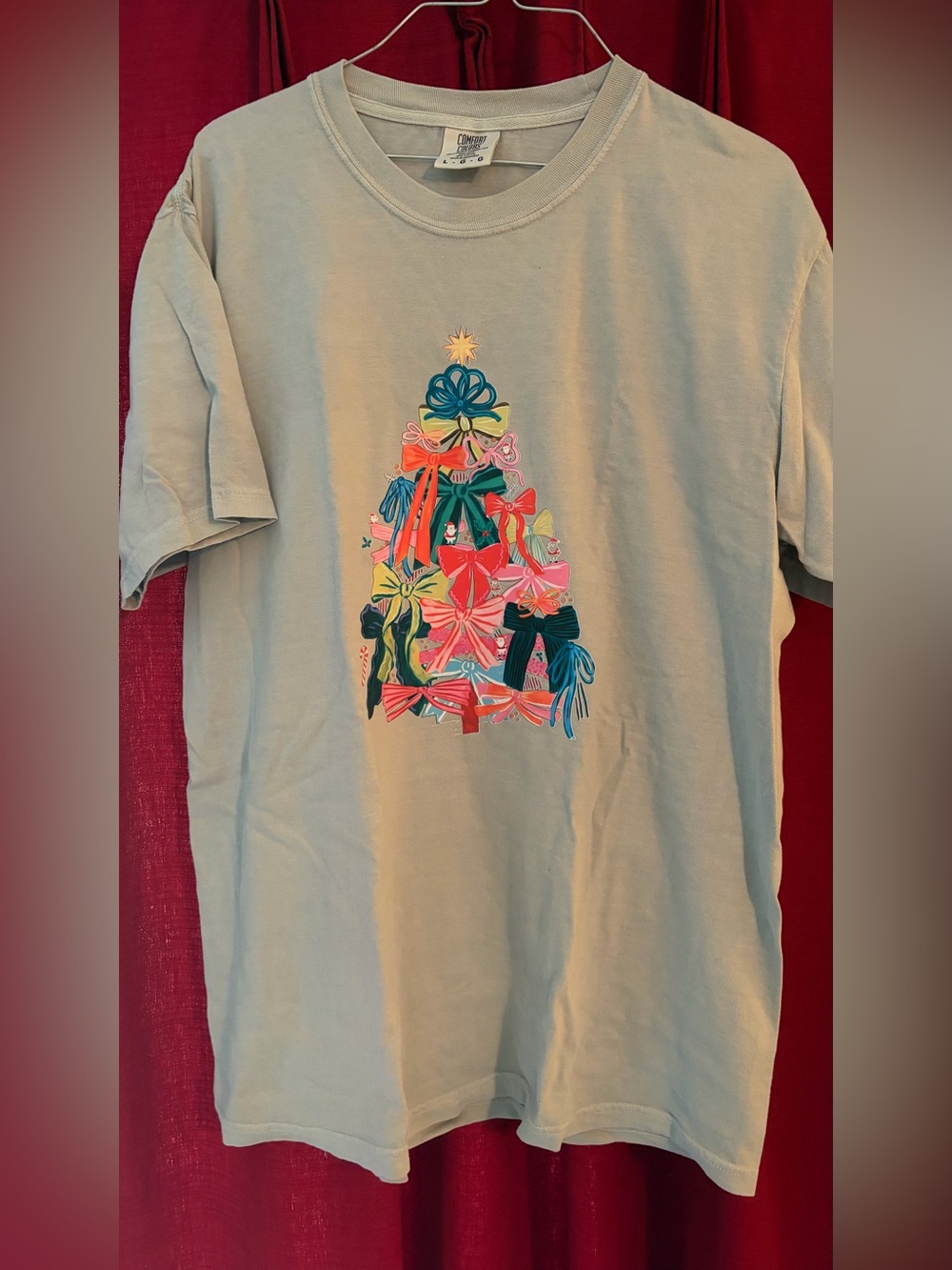 Light Gray Graphic Tee with Colorful Bow Tree